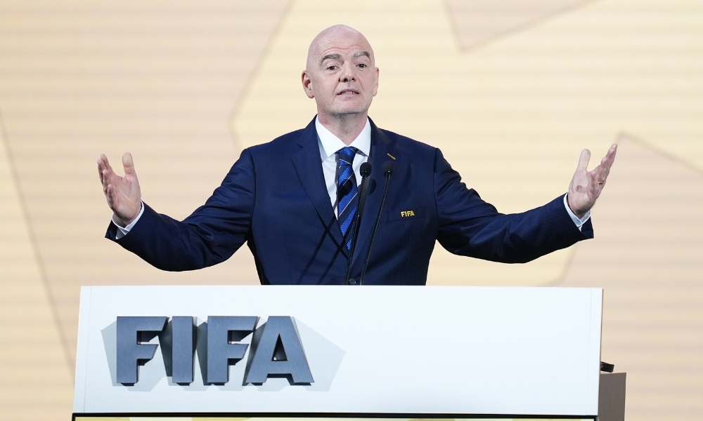 雷速官网下载:2人造5球!国足最强后腰组合被无视,曝伊万被迫向足协道歉?.